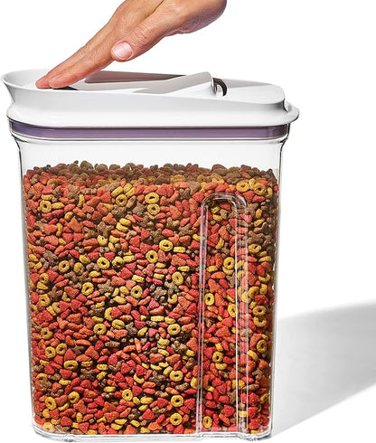 OXO Good Grips Pet Food Dispenser - 4.5 Qt/4.25 L |Ideal for up to 4lbs of Dog Food or 3.5lbs of Cat Food | Airtight Dog and Cat Food Storage Container | BPA Free
